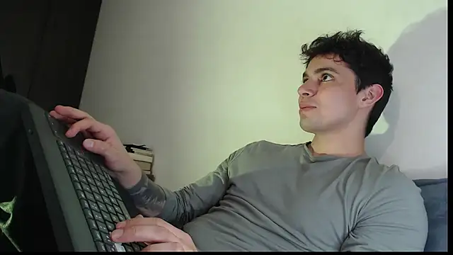 yourfavoriteboy   online show from 01-08-26, 04:07