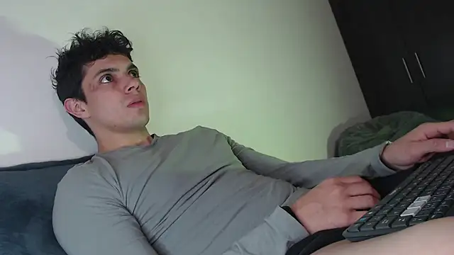 yourfavoriteboy   online show from 09-23-25, 10:39