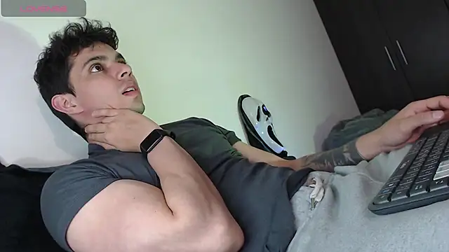 yourfavoriteboy   online show from 10-16-25, 09:34