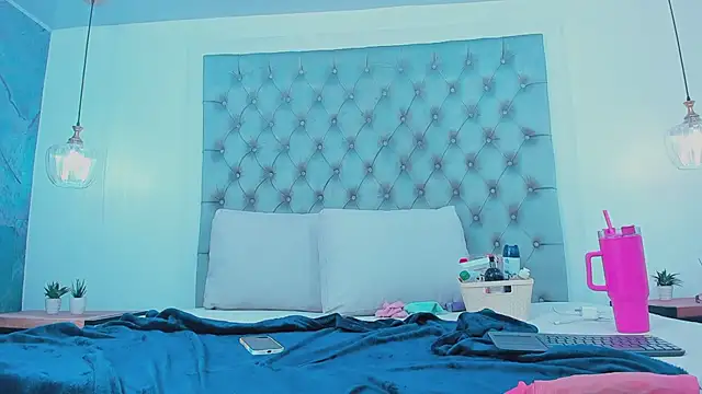 valirya devote online show from 02-24-26, 11:55