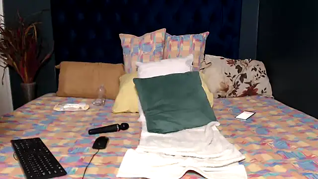 PrettyBoobsxx42 online show from 10-15-25, 08:28