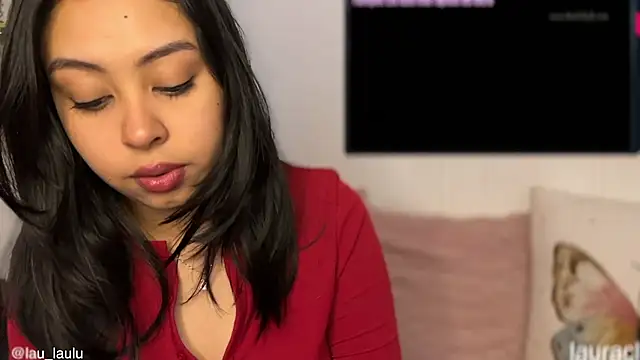 Snapshot of lau_laulu chatting on 11-21-25, 02:27 lau laulu online show from 11-21-25, 02:27