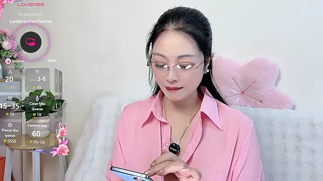 Snapshot of Hua_Hua_0 chatting on 09-14-25, 06:03 Hua Hua 0 online show from 09-14-25, 06:03