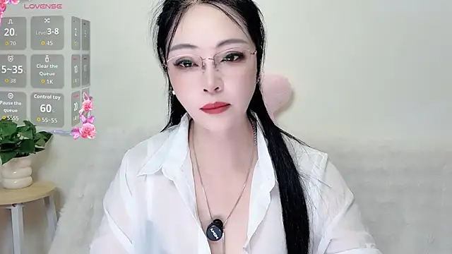 Snapshot of Hua_Hua_0 chatting on 09-10-25, 10:42 Hua Hua 0 online show from 09-10-25, 10:42