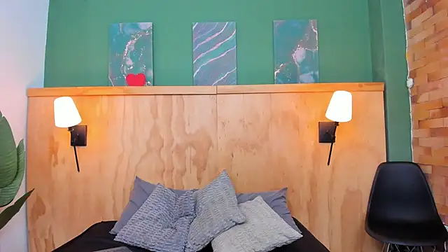 halleylorens online show from 09-23-25, 07:10