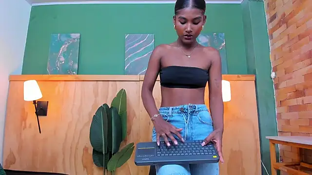 halleylorens online show from 02-23-26, 05:24