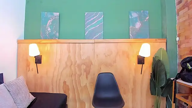 halleylorens online show from 04-04-26, 07:42