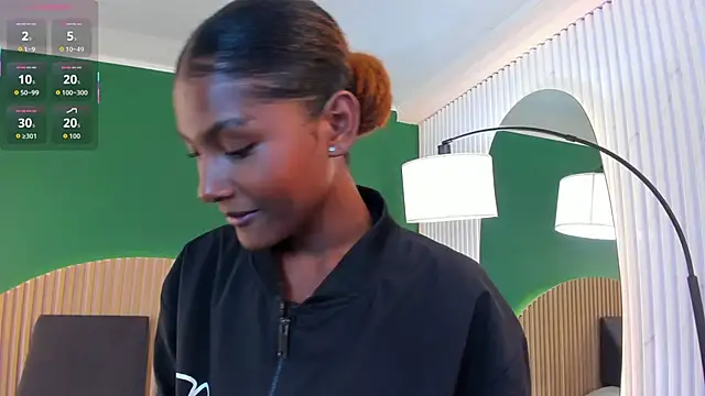 halleylorens online show from 06-21-26, 01:17