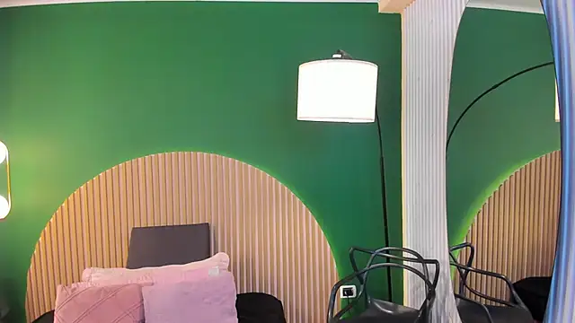 halleylorens online show from 02-12-26, 05:07