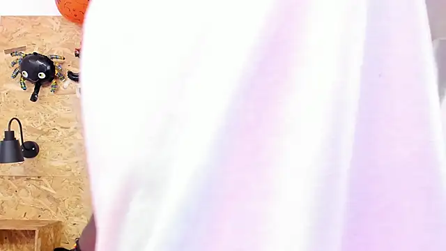 santiblack7 online show from 10-28-25, 07:46