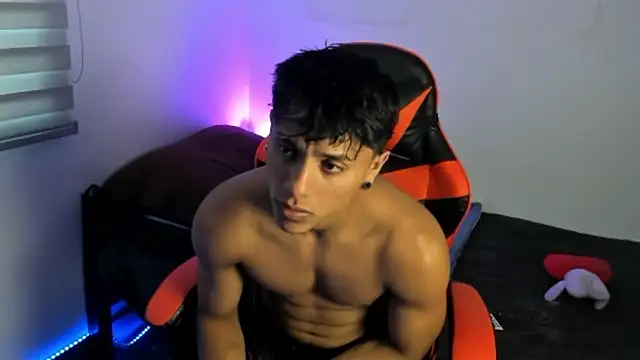 ZYZZ1312 online show from 06-06-26, 08:47