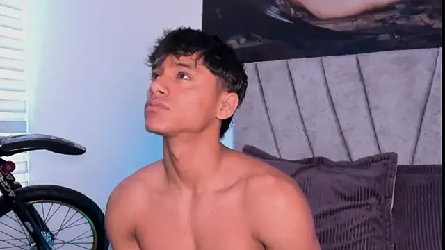 ZYZZ1312 online show from 11-11-25, 05:08