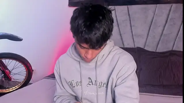 ZYZZ1312 online show from 11-26-25, 03:12