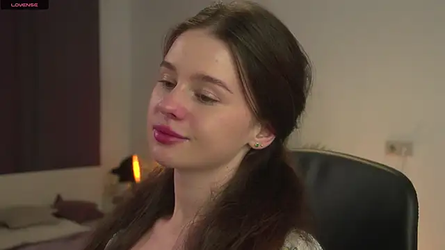 Olivia Farrell online show from 10-06-25, 01:23