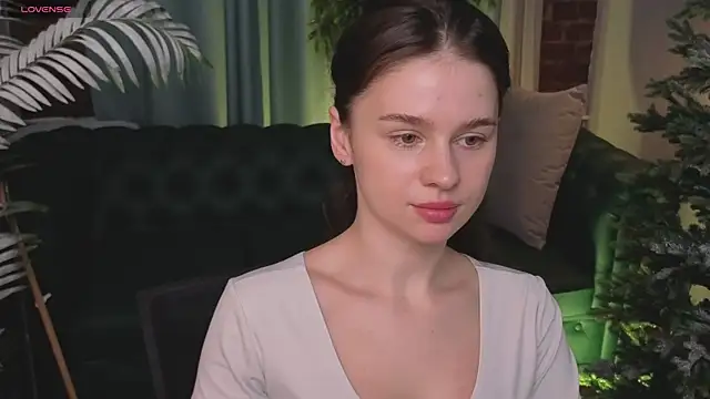 Olivia Farrell online show from 12-02-25, 01:02