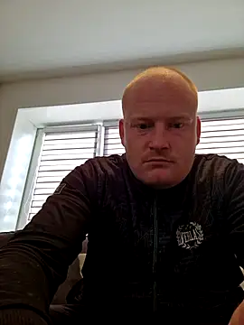 svenni2525 online show from 09-28-25, 03:30