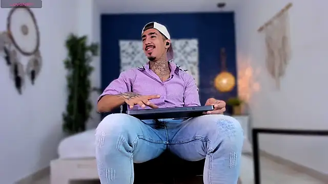 Donovan Desmond online show from 10-15-25, 03:20