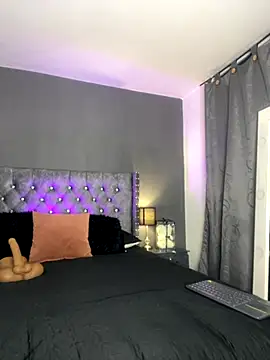 sofii escobar online show from 11-28-25, 05:51