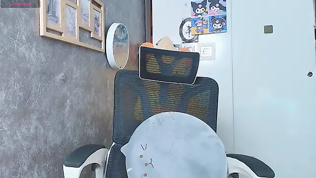 Snapshot of Mika_Kasumi chatting on 10-15-25, 06:00 Mika Kasumi online show from 10-15-25, 06:00