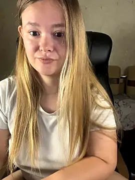 Snapshot of CaramelleSugar_ chatting on 10-17-25, 06:10 CaramelleSugar  online show from 10-17-25, 06:10