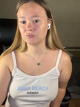 Snapshot of CaramelleSugar_ chatting on 10-01-25, 03:38 CaramelleSugar  online show from 10-01-25, 03:38