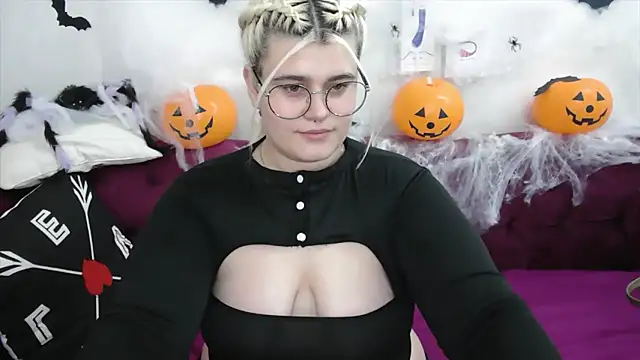 Amber Monro online show from 10-21-25, 02:11
