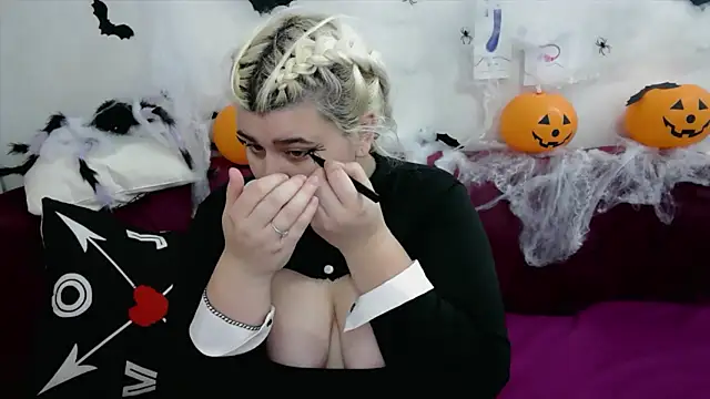 Amber Monro online show from 10-22-25, 02:22