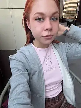 Snapshot of RosieSecret chatting on 05-17-26, 08:03 RosieSecret online show from 05-17-26, 08:03