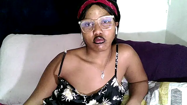 BUNNYCHOWX28 online show from 12-03-25, 05:12