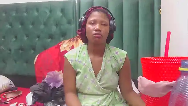 Snapshot of BUNNYCHOWX28 chatting on 02-18-26, 06:48 BUNNYCHOWX28 online show from 02-18-26, 06:48