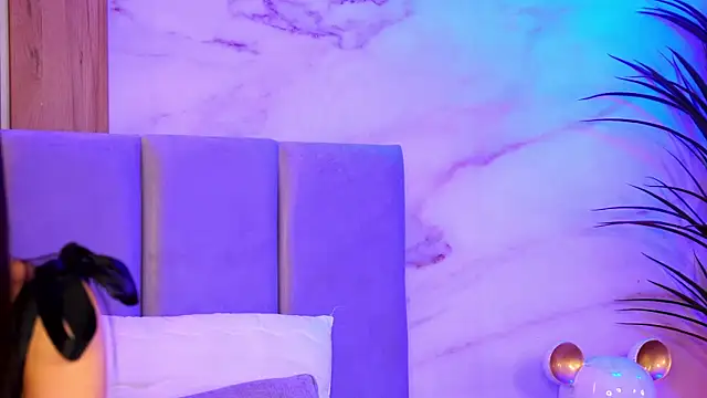 EllyLynn online show from 12-21-25, 09:04