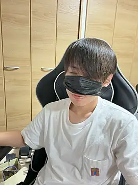 Snapshot of jiji9253 chatting on 06-07-26, 12:32 jiji9253 online show from 06-07-26, 12:32