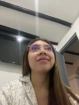 Sara-cooper2 online show from 12-21-25, 12:18