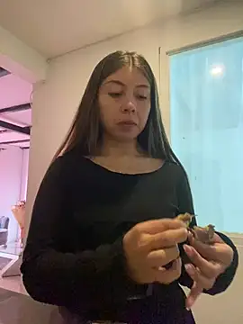 Snapshot of Sara-cooper2 chatting on 06-17-26, 02:38 Sara-cooper2 online show from 06-17-26, 02:38