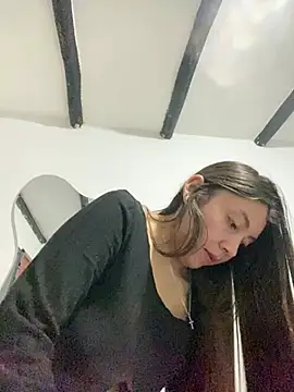 Snapshot of Sara-cooper2 chatting on 05-06-26, 12:31 Sara-cooper2 online show from 05-06-26, 12:31