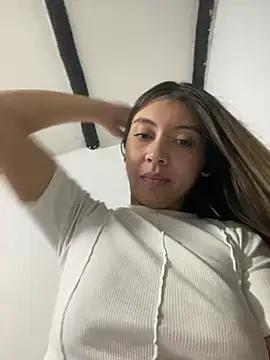 Snapshot of Sara-cooper2 chatting on 05-11-26, 02:45 Sara-cooper2 online show from 05-11-26, 02:45