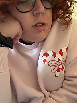 Snapshot of chiaretta_loveit chatting on 11-06-25, 02:43 chiaretta loveit online show from 11-06-25, 02:43