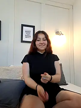 Nicolle Evanss  online show from 03-31-26, 03:19