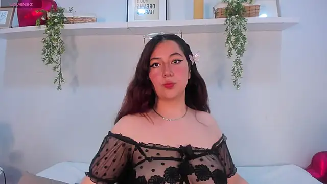 Nicolle Evanss  online show from 04-22-26, 04:52