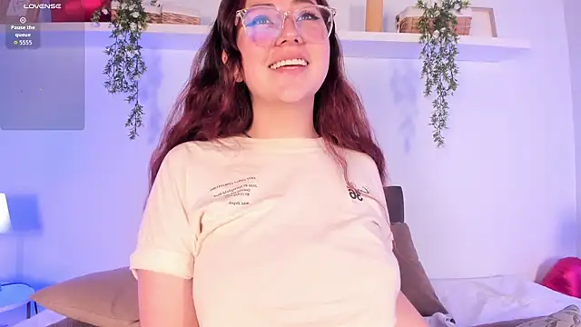 Nicolle Evanss  online show from 04-07-26, 03:30