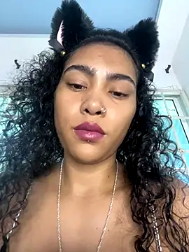Snapshot of SophieD chatting on 10-06-25, 02:29 SophieD online show from 10-06-25, 02:29