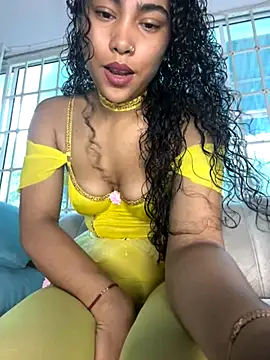 Snapshot of SophieD chatting on 10-23-25, 01:43 SophieD online show from 10-23-25, 01:43