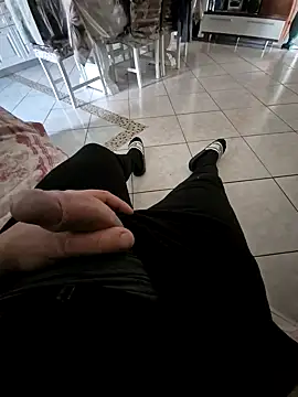 Snapshot of Monella52 chatting on 02-18-26, 08:33 Monella52 online show from 02-18-26, 08:33