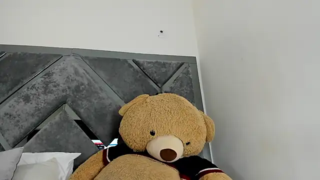 Snapshot of Sweet_Salome1 chatting on 10-27-25, 02:07 Sweet Salome1 online show from 10-27-25, 02:07