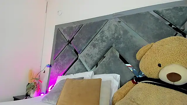 Snapshot of Sweet_Salome1 chatting on 10-24-25, 12:04 Sweet Salome1 online show from 10-24-25, 12:04