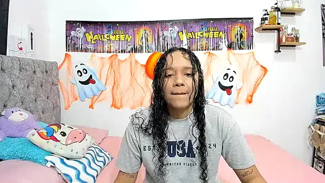 Snapshot of nay_and_aleja1 chatting on 10-29-25, 03:16 nay and aleja1 online show from 10-29-25, 03:16