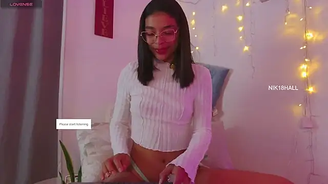 Snapshot of Nicolle_swt chatting on 06-09-26, 02:40 Nicolle swt online show from 06-09-26, 02:40