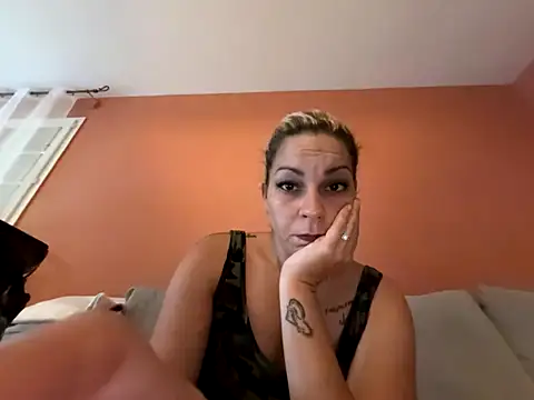 minettedusud online show from 09-18-25, 07:22