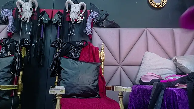 EvaSabath online show from 10-18-25, 09:06