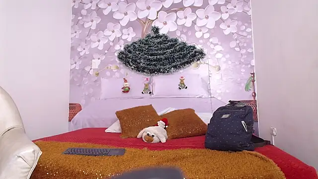 Snapshot of tammy_02_ chatting on 12-15-25, 01:17 tammy 02 online show from 12-15-25, 01:17